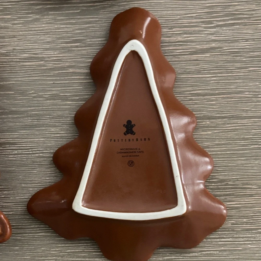 4 Pottery Barn Gingerbread Tree Plates - Brown